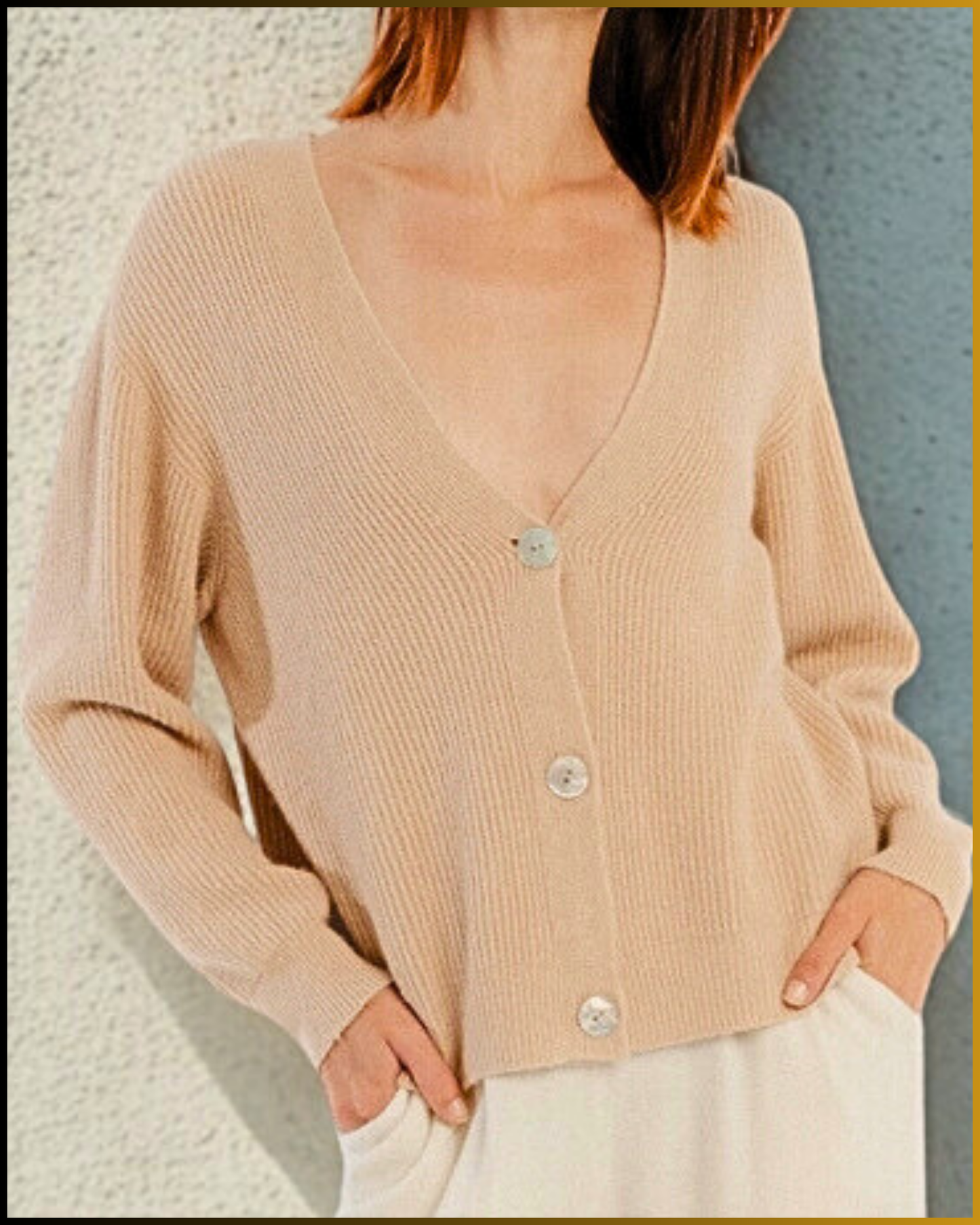 Cardigan corto a coste con bottoni in madreperla